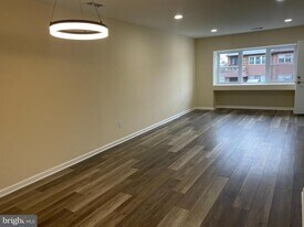 2411 Tremont St in Philadelphia, PA - Building Photo