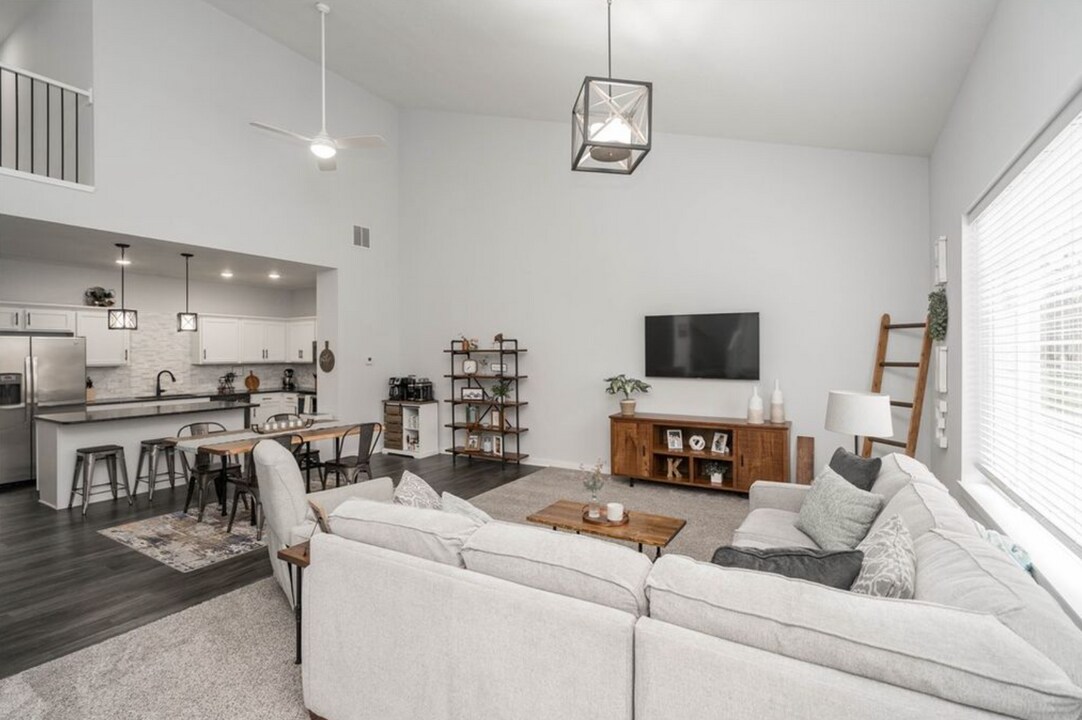 513 Spring Crest Lane in Waukee, IA - Building Photo