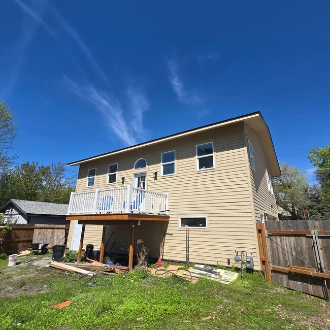 property at 1104 W Sinto Ave