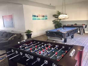 Newton Towers in Torrance, CA - Foto de edificio - Building Photo