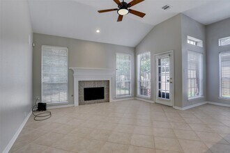 14019 Lake Trail Dr in Sugar Land, TX - Building Photo - Building Photo