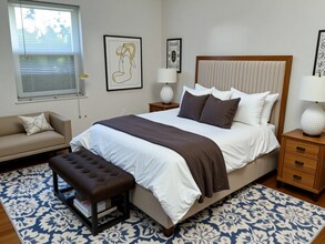 526 Kenyon St NW in Washington, DC - Foto de edificio - Building Photo