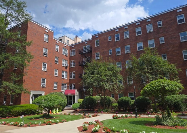 2330 Linwood Ave in Fort Lee, NJ - Building Photo - Building Photo