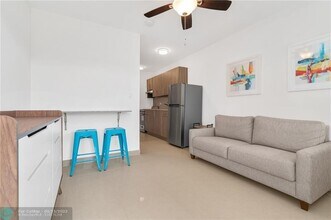620 NE 2nd Ct-Unit -102 in Hallandale Beach, FL - Building Photo - Building Photo