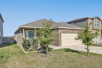 7001 Lions Pk in San Antonio, TX - Building Photo - Building Photo