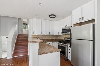 1110 Inverrary Ln in Deerfield, IL - Building Photo - Building Photo