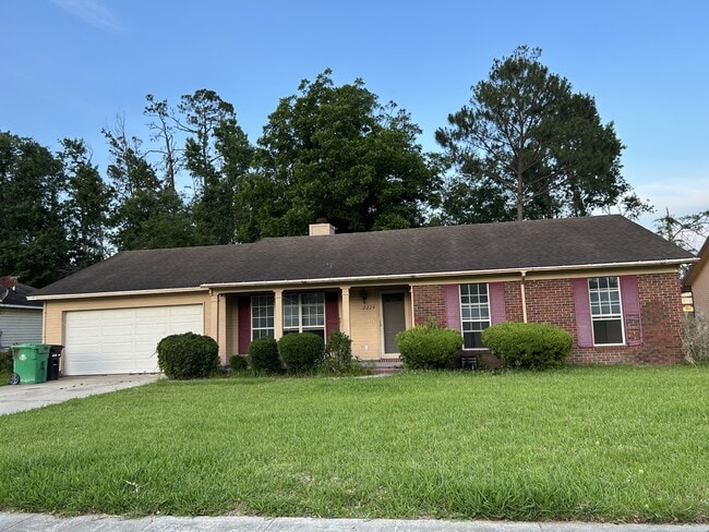 property at 2224 Pin Oak Cir