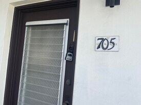 705 Normandy O in Delray Beach, FL - Building Photo