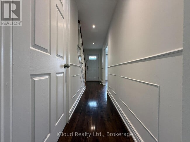 3880 Teeswater Rd in Mississauga, ON - Building Photo - Building Photo