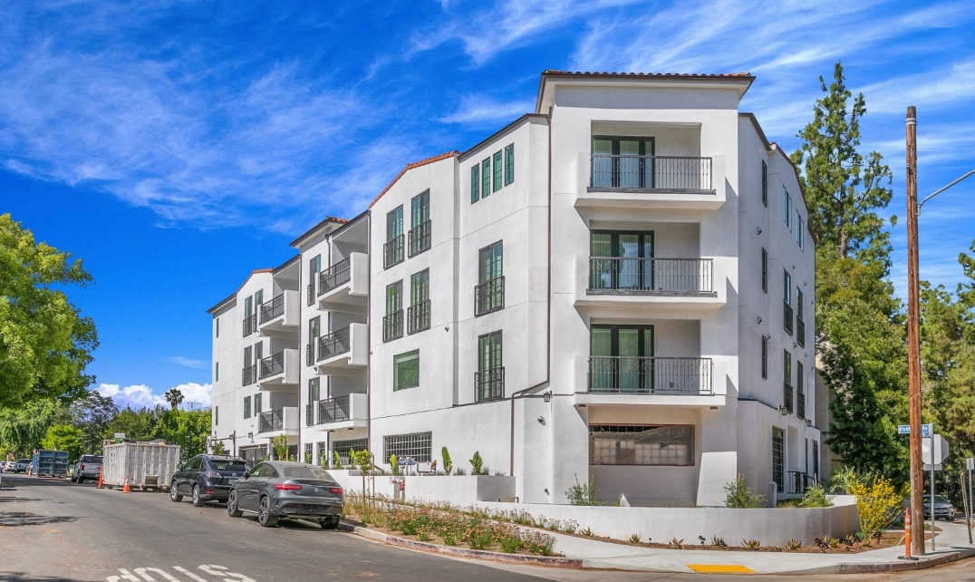 Vantage Apartments in Studio City, CA - Building Photo