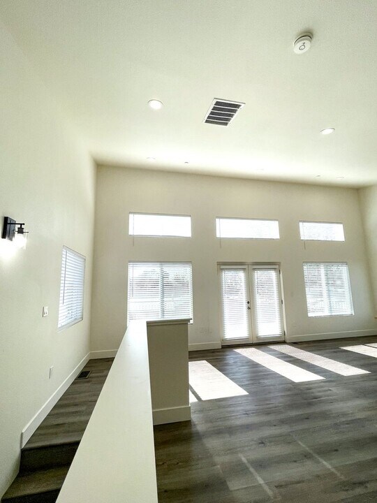 2090 House Aly in Sacramento, CA - Building Photo