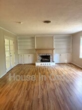 105 Campbell Dr in Flat Rock, NC - Building Photo - Building Photo