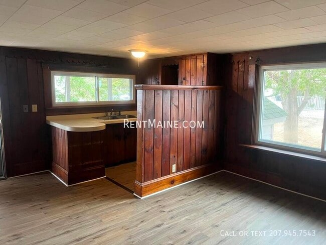 32 Coombs St, Unit 7 in Bangor, ME - Foto de edificio - Building Photo