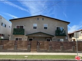 6831 1/2-6831 1/2 Hinds Ave in Los Angeles, CA - Building Photo