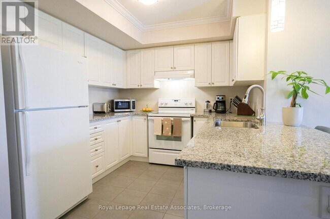 property at 60-260 Baycliffe Cres