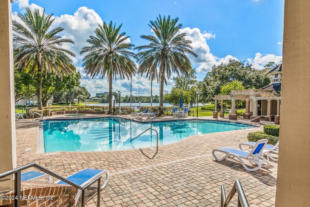 10000 Gate Pky N, Unit 913 in Jacksonville, FL - Building Photo