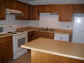 1465 E Peckham Ln in Reno, NV - Building Photo - Building Photo