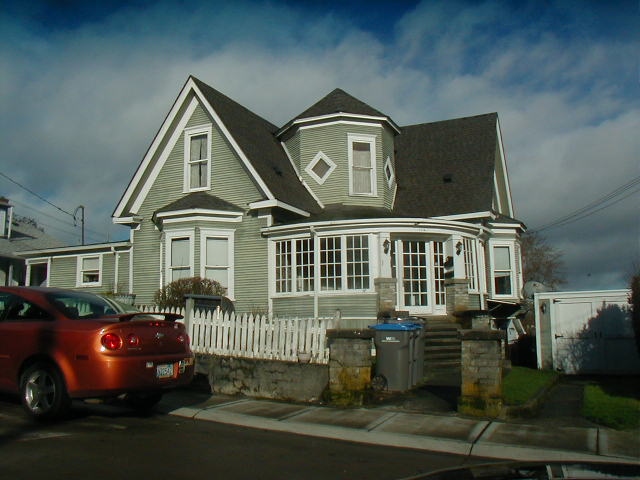 114 11th Street Pl in Bremerton, WA - Foto de edificio