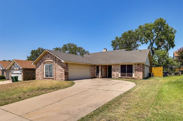 7105 Forestview Dr in Arlington, TX - Building Photo