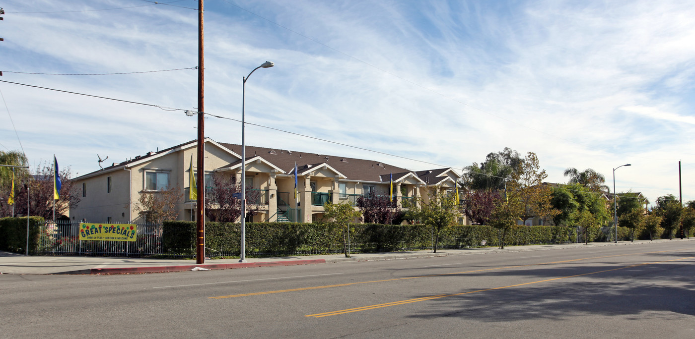 Sylmar Villas Apartments in Sylmar, CA - Building Photo