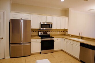 1260 Oxford Ln in Naples, FL - Building Photo - Building Photo