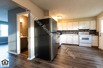 922 East Ave in Kendallville, IN - Building Photo - Building Photo