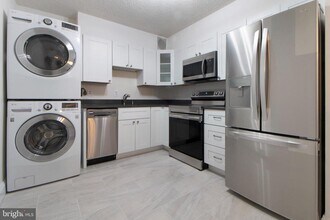 7420 Westlake Terrace in Bethesda, MD - Building Photo - Building Photo