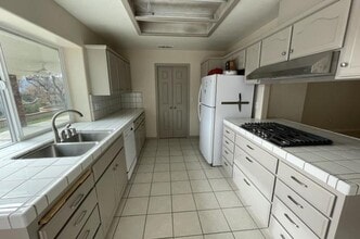 Five 5 Oaks Way in Oakhurst, CA - Building Photo - Building Photo