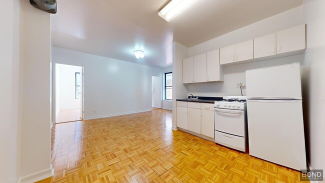 369 Broome St in New York, NY - Building Photo - Building Photo