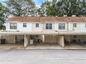 151 Old Ferry Way in Roswell, GA - Foto de edificio - Building Photo