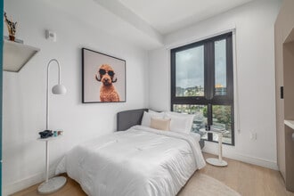 Miles at Highland CoLiving in Los Angeles, CA - Foto de edificio - Interior Photo
