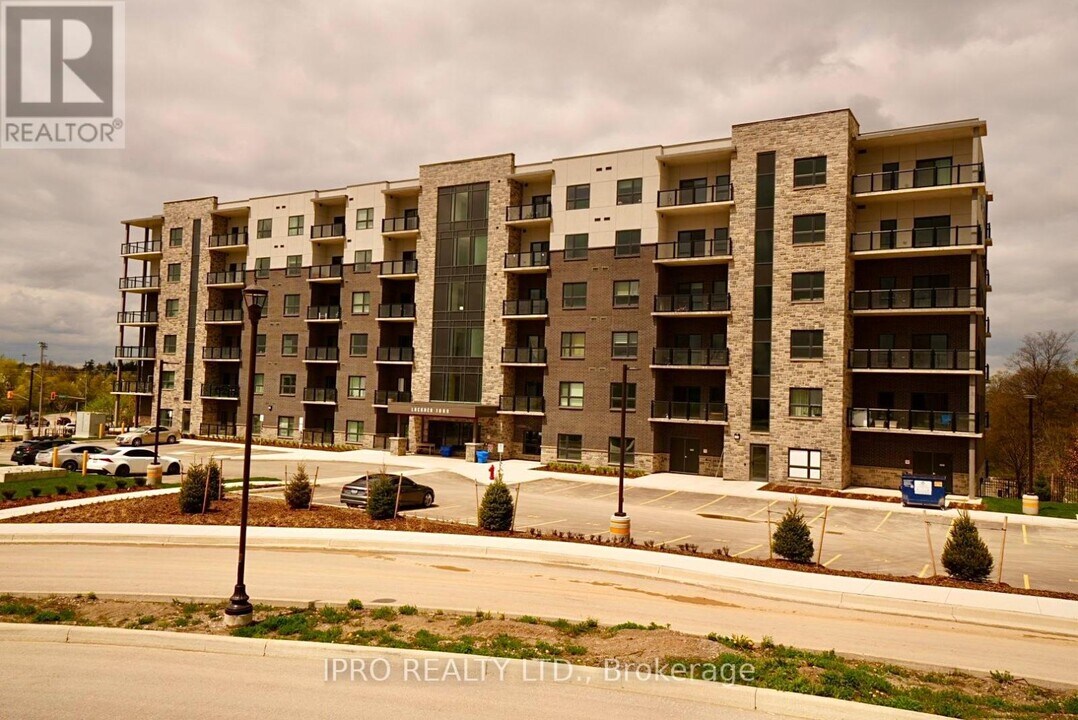 1000-1000 Lackner Blvd in Kitchener, ON - Building Photo