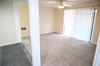 10733 Burke Ave N, Unit Unit21 in Seattle, WA - Building Photo - Building Photo