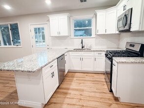 827 Rogers St in Lanoka Harbor, NJ - Building Photo - Building Photo