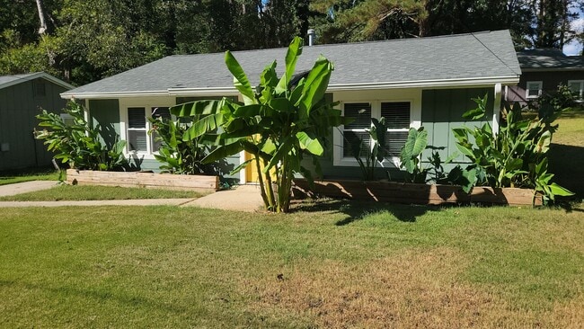 2641 Connally Dr in East Point, GA - Building Photo - Building Photo