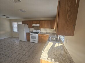 35 Woodrow St, Unit 2nd Floor in Stamford, CT - Building Photo - Building Photo