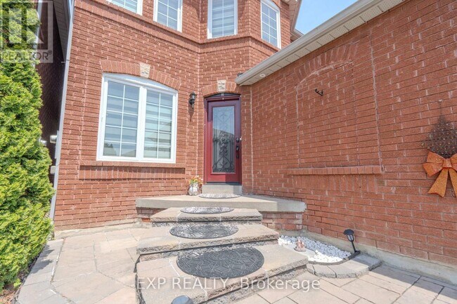 12 Fieldnest Crescent in Whitby, ON - Building Photo - Building Photo