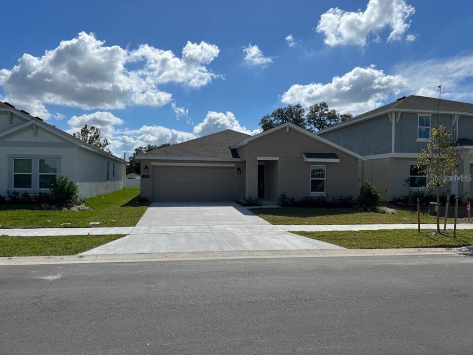 1274 Fury St in Davenport, FL - Building Photo