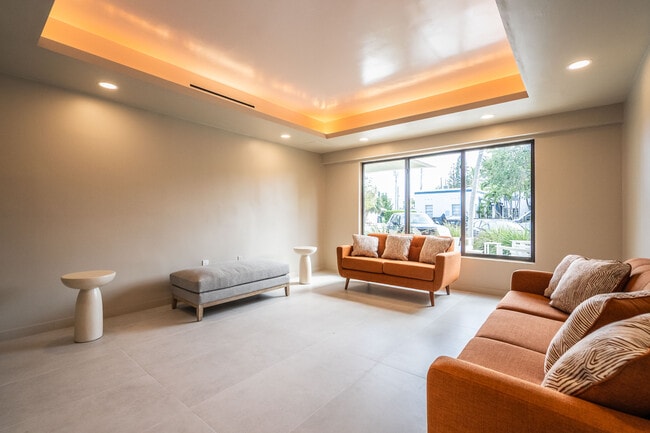 6960 Rue Vendome in Miami Beach, FL - Building Photo - Building Photo