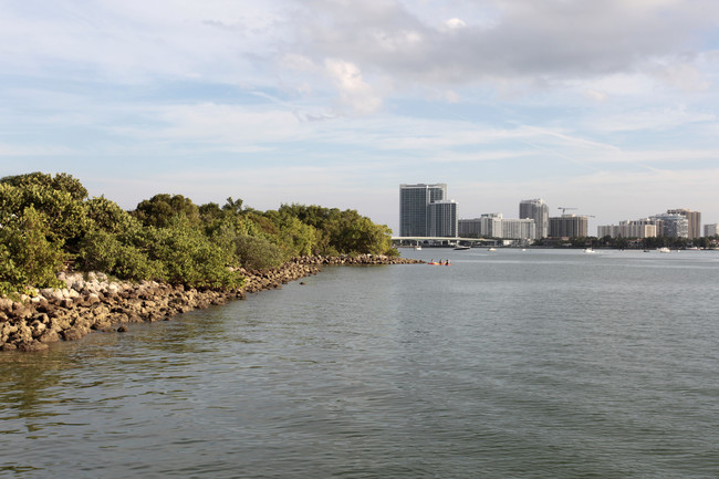 Casas Alquiler en Eastern Shores, FL