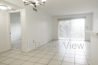 15221 SW 80th St in Miami, FL - Foto de edificio - Building Photo
