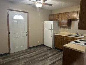 South Pine Apartments in Hastings, NE - Building Photo - Building Photo
