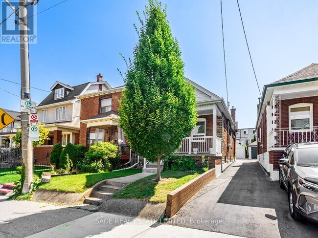 179 Livingstone Ave in Toronto, ON - Building Photo - Building Photo