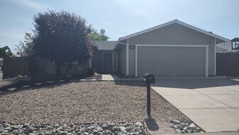 4111 Ozro Ct in Sacramento, CA - Building Photo
