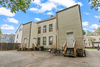 27 Frederic St, Unit 27B in Portland, ME - Foto de edificio - Building Photo