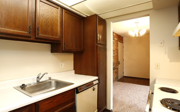 Robin Woods Apartments in Cincinnati, OH - Building Photo - Interior Photo