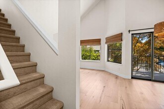 4000 Carman Dr in Lake Oswego, OR - Foto de edificio - Building Photo