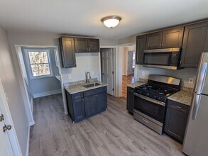 12 Morris St-Unit -Apt 2 in Westfield, MA - Building Photo - Building Photo