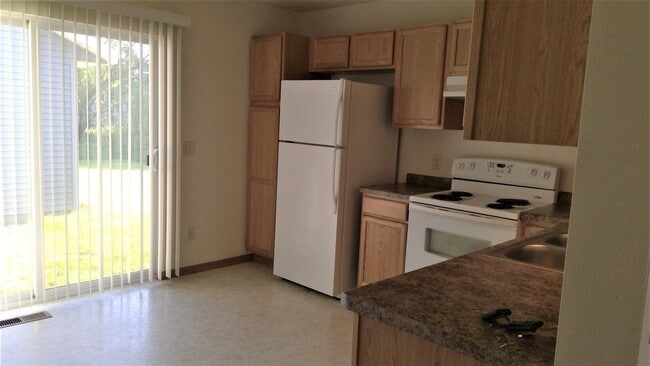 2319 S Terrace St in Janesville, WI - Building Photo - Building Photo