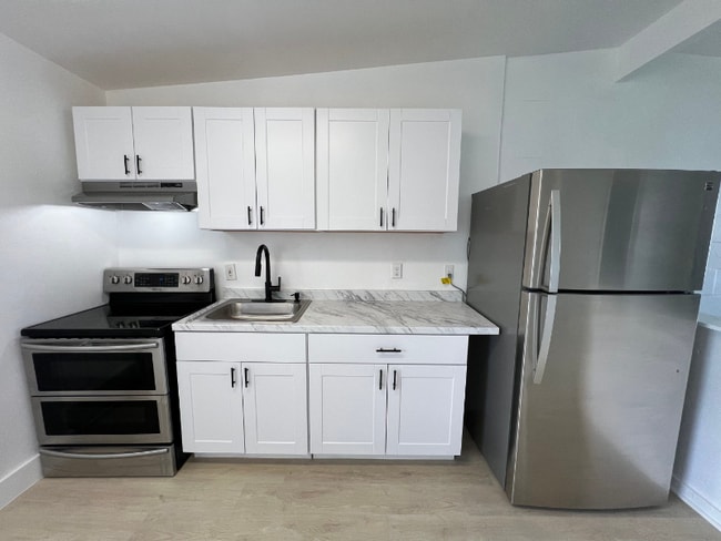 320 NE 13th Ave in Boynton Beach, FL - Foto de edificio - Building Photo